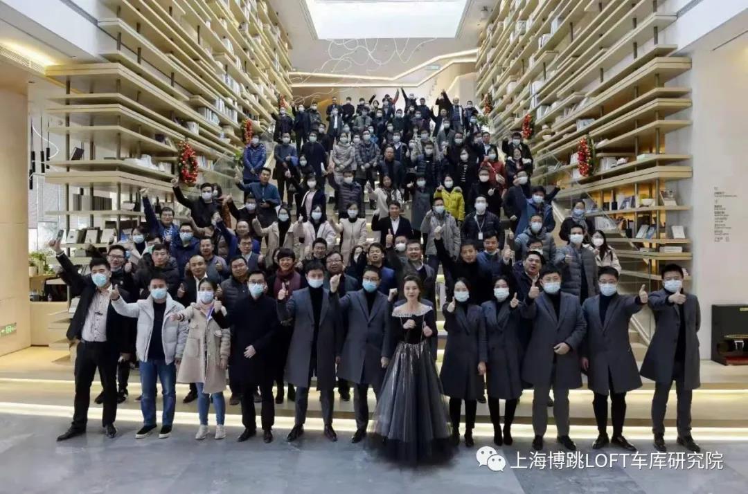 泉州全国一百多人在华侨城汉口道6号参观研讨LOFT专利车库技术！